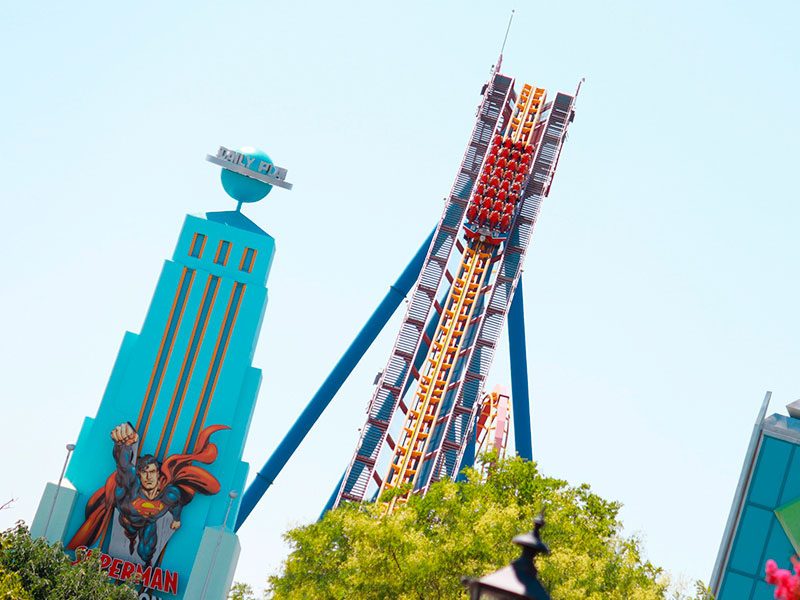 ¿Cómo funcionan las montañas rusas? Parque Warner Madrid ¿Cómo funcionan las montañas rusas? Parque Warner Madrid