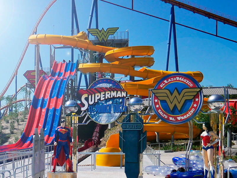 Los toboganes acuáticos más grandes toda la familia en Warner | Parque Warner