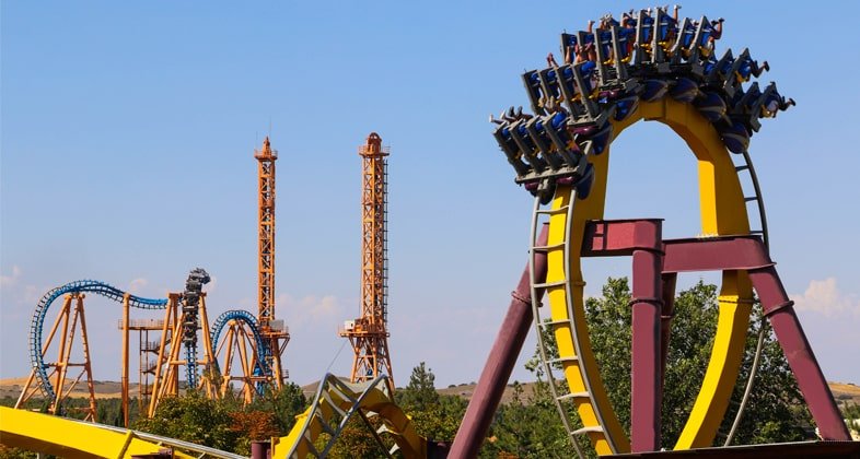 Día Internacional de las Montañas Rusas en Parque Warner