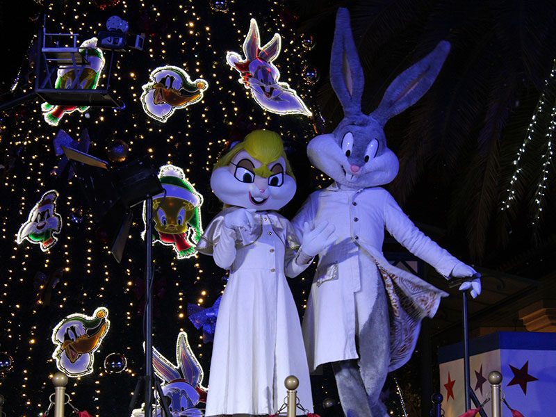 En Encendido del Árbol de Navidad con los Looney Tunes