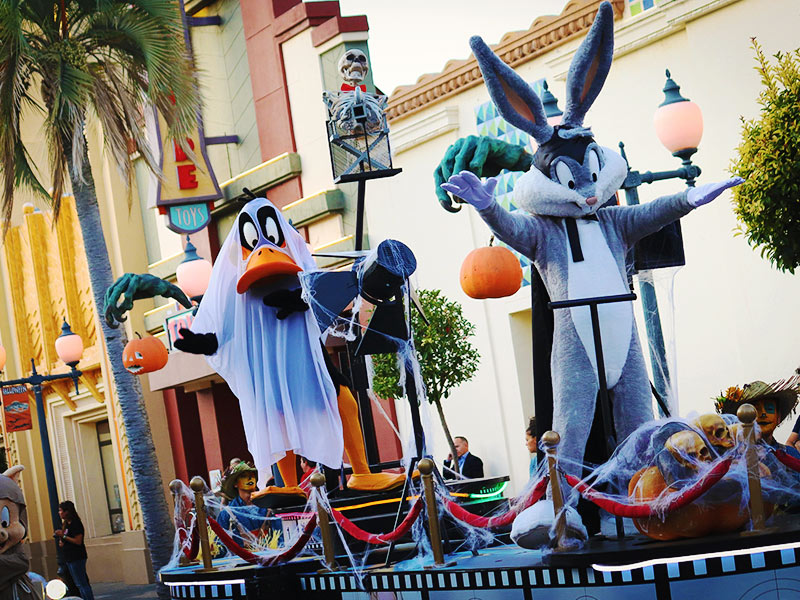 Personajes Y Ambiente Halloween Parque Warner Madrid